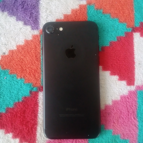 iPhone 7 model A1660 for parts only - Picture 7 of 8